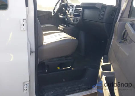 2016 Chevrolet Express 2500 Work Van z USA, uszkodzony, nr VIN 1GCWGAFF0G1277498